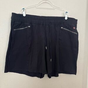 LIVI by Lane Bryant Black Zipper Pocket Active Wear Shorts Stretch Size 26/28